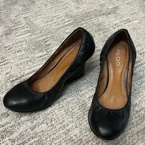 ALDO Black round toe wedges size 8